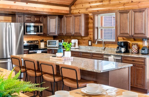 Sevierville Cabin | The Triple Crown! Sleeps 80 - 24BR ~ Indoor Pools ~ Views