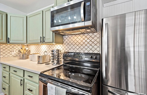 Turnagain House | The Turnagain House Bright & Cozy Near Airport