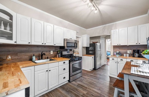 Pittsburgh House | The Ultimate Fan`s Retreat: 5BR near all the Action