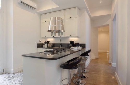 Vatican Apartment | The Vatican Roof Garden 3BD 4BT