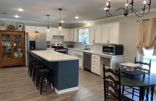 Grand Saline House | The Venue at Three Points - Meeting Space