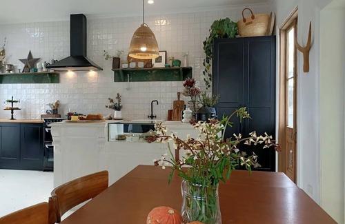 Clunes Apartment | The Vicarage At Clunes. Luxury French style villa.