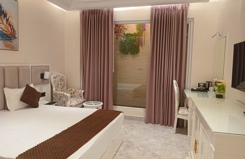 Raebareli Hotel | The Victoria