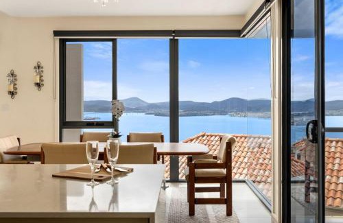 Sandy Bay House | The View Luxury home 6 bed 4 bath