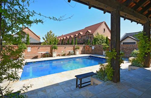 Stoke Apartment | The Village Green Apartment