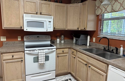 Sanibel House | The Villages FL Community w/Elec. Golf Cart. Restaurants, Shopping & Hospitals.