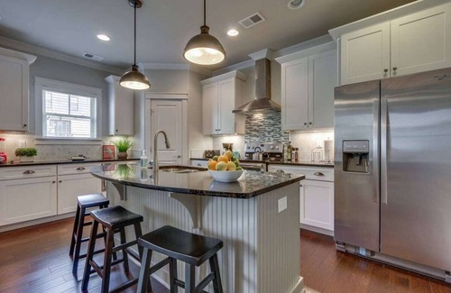Edgehill House | The Wade: Spacious Nashville Retreat