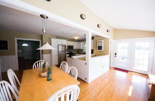 Helmsburg House | The Wayside Cottage