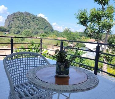 Chiang Rai Bed & Breakfast | The Well House By Dao