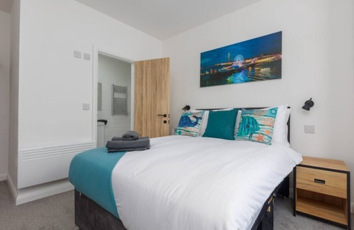Blackpool Town Center Apartment | The Western Room 4-Room Only-Sleeps 5