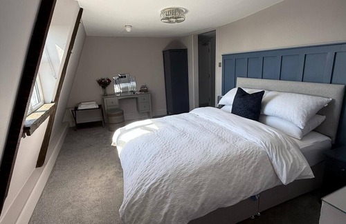 Atworth Bed & Breakfast | The White Hart