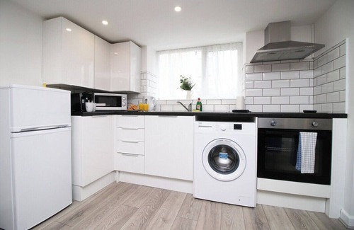 Rhigos House | The White House by Tŷ SA - Zip World & Bike Park