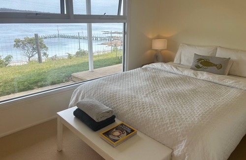 White Beach House | The White House @ White BeachnA Luxury Beachfront House /Direct Beach Access