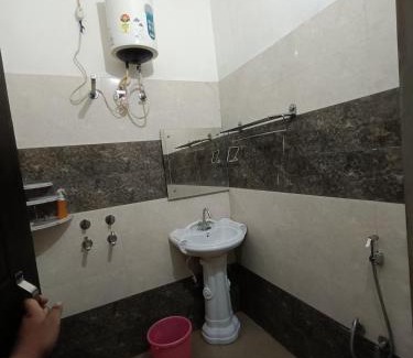 Thanesar Hotel | The White Rose hotel andRestaurant