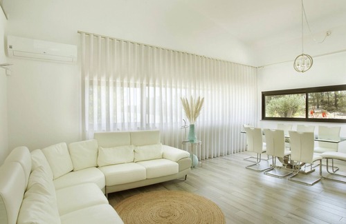 Carvalhal Villa | The White Villa by The Getaway Collection