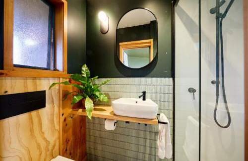 Hapuku House | The Whole Front House