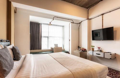 Surin Hotel | THE WOOD