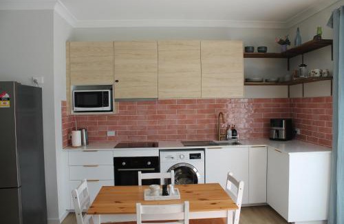 Forestdale House | The Woodlands Hideaway - Warm & Cosy Acreage Guesthouse