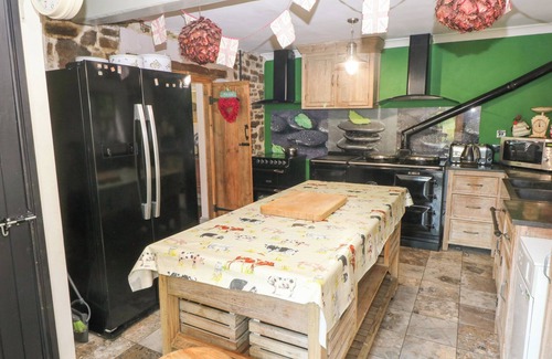 Narberth Cottage | THE WOODLANDS LOWER LEVEL, family friendly in Stepaside