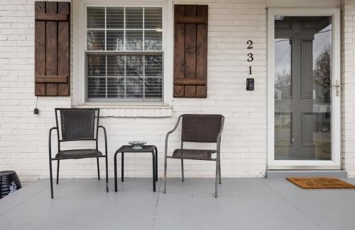 Glencliff House | The Woods Cozy 3BR Cottage Near Downtown