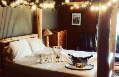 Inlet Hotel | The Woods Inn