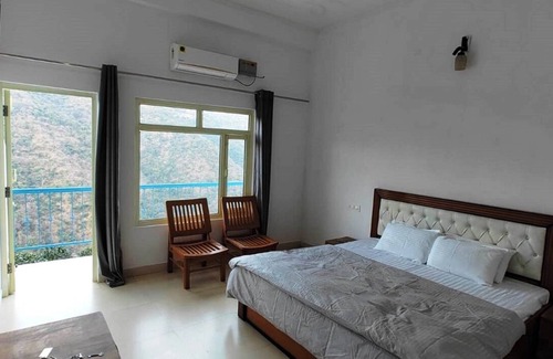 Bhediyana Hotel | The Yamuna Deck Resort and Cafe