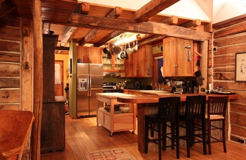 Livingston House | The Yellowstone House and Fisherman's Cabin
