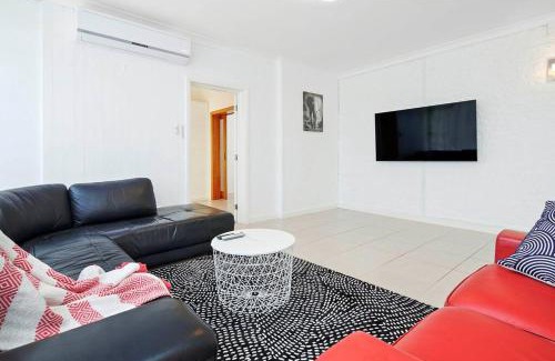 Blair Athol House | The Zebra - 4Bdrm Slps 8 2 Bathrm Wi-Fi