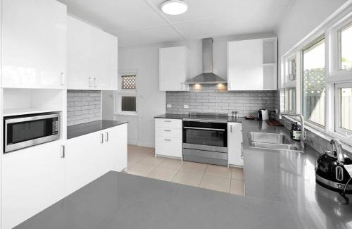 Blair Athol House | The Zebra - 4Bdrm Slps 8 2 Bathrm Wi-Fi