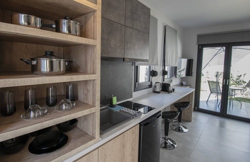 Nea Iraklia Apartment | TheaSea Luxury Suites- Bungalow 1