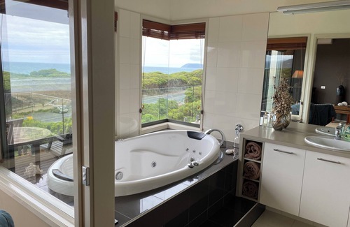 Moggs Creek Bed & Breakfast | THEBEACH GREAT OCEAN ROAD Waterfront Moggs Creek. Spacious Luxury just for 2