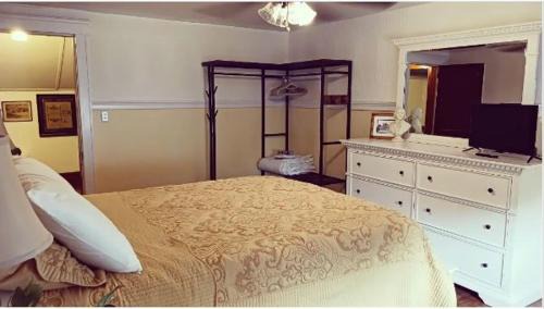 Jewett City House | TheGWMHouse