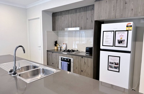 Coomera House | Theme Park Retreat Coomera 5 Beds Villa