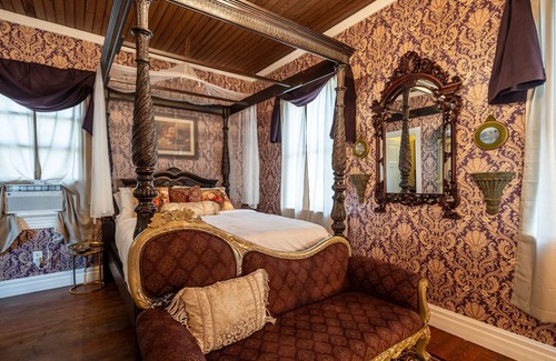 Marthasville Bed & Breakfast | TheOutPostInn Bed&Breakfast - The Purple Victorian