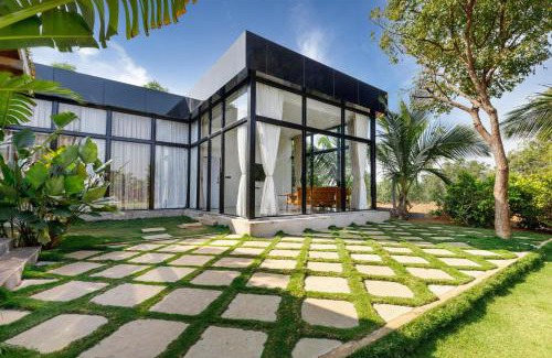 Bhongir Villa | TheSunlitHaven Pool GlassRooms Lawn