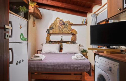 Ayios Pandeleimon Apartment | theVotsalo Eco house