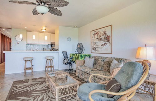 Historic Kailua Village Condo | Third-floor condo in town with ocean view, lanai & pool - walk everywhere