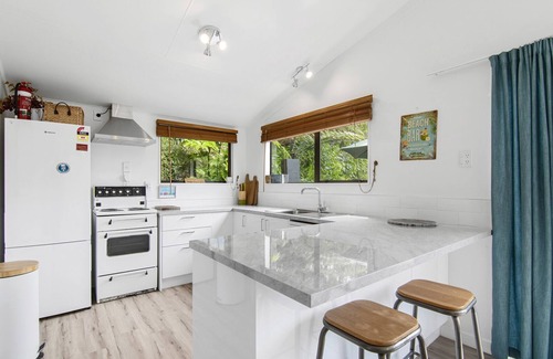 Havelock House | Thirsty Weta Belvue - Havelock Holiday Home