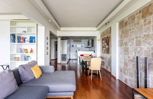 Uskudar Apartment | This apartment is a 2 bedroom(s), 1 bathrooms, located in Üsküdar, İstanbul.