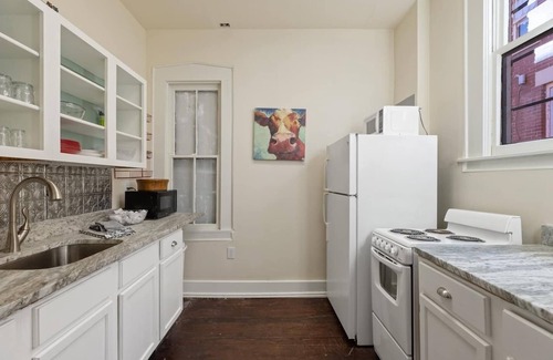 Historic South Hill Apartment | This apartment is a 2 bedroom(s), 1 bathrooms, located in Lexington, KY.