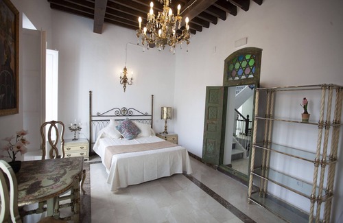 Cuevas Del Almanzora Hotel | This beautiful light and airy room has been adorned with unique decoration