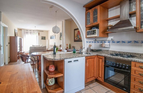 Saucelle House | This cozy cottage with a beautiful view can accommodate the whole family.