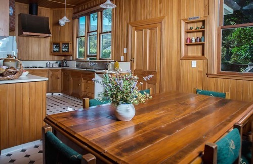 Glenburn House | This heritage country homestead is warm and welcoming