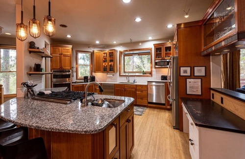 Fraser House | This house is a 8 bedroom(s), 4 bathrooms, located in Fraser, CO.