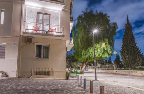 Athens City Centre Apartment | Thissio Acropolis Historic Flat 2