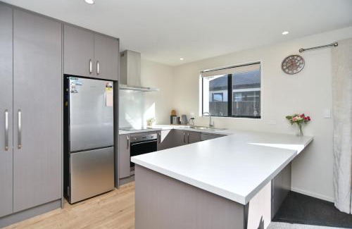 Spreydon House | Thomas Townhouse - Christchurch Holiday Homes