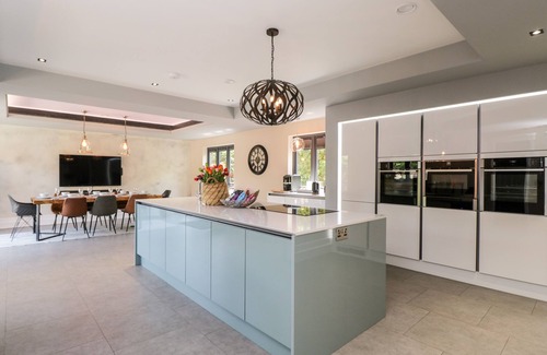 Guarlford Cottage | THORNBURY, family friendly, with hot tub in Barnard's Green, Malvern