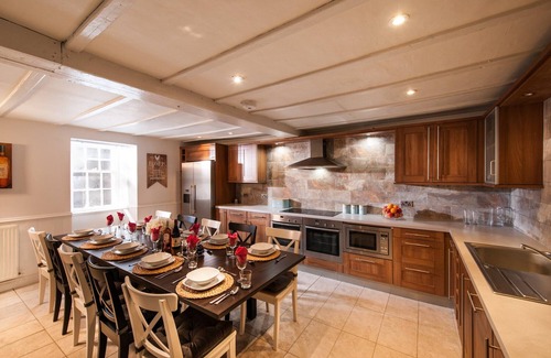 Kippen House | Thornhill House - Luxury 5 Bedroom all Ensuite