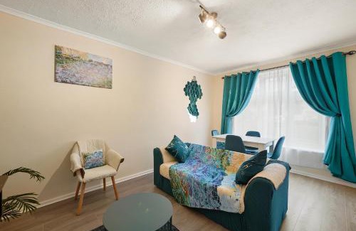 Abbey Wood Apartment | Three Bed near London excel