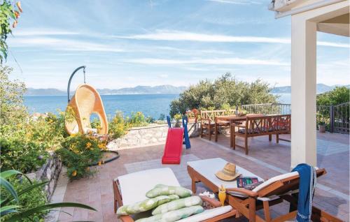 Crkvice House | Three-Bedroom Holiday Home In Crkvice